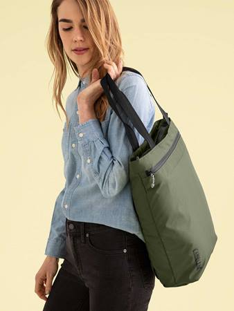Camelbak Pivot Tote Water and dirt resistance. Perfect daybag size.