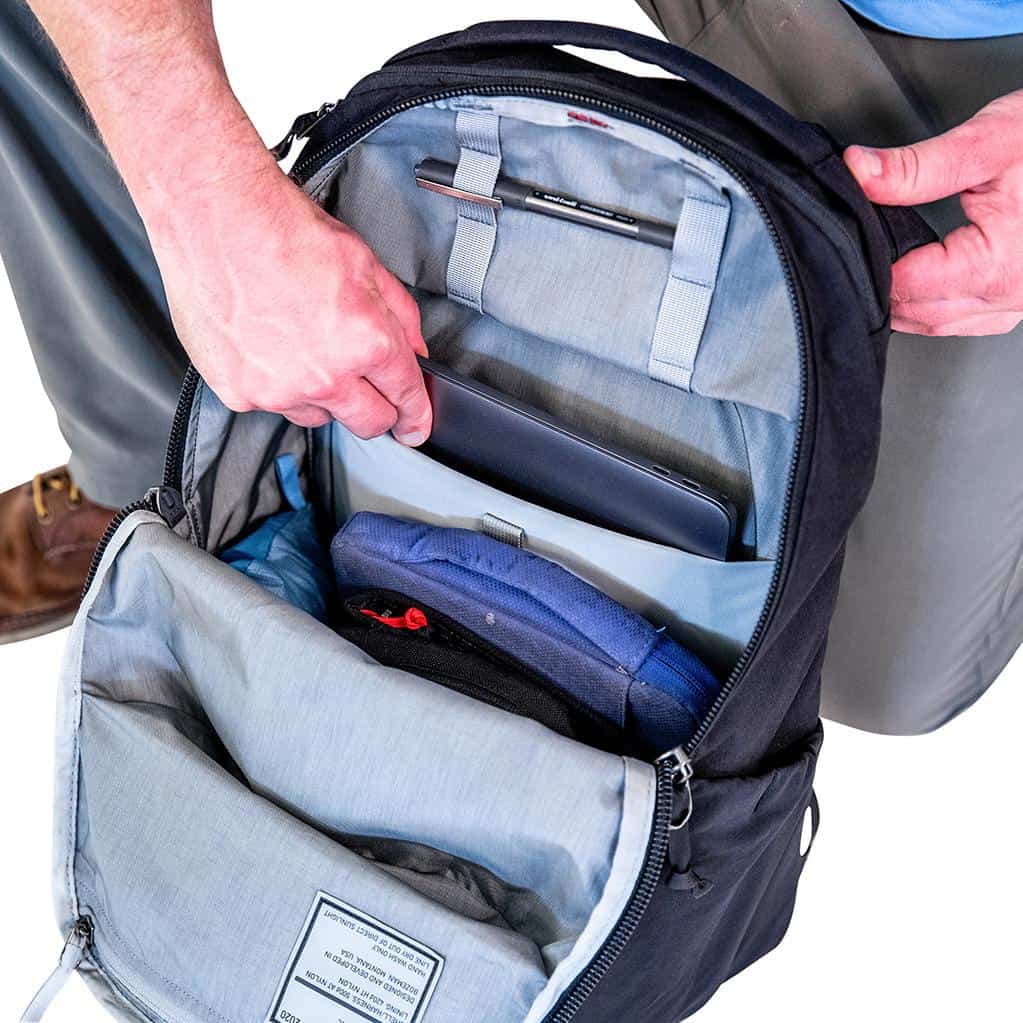 Evergoods Civic Half Zip 22L Padded and suspended laptop sleeve.