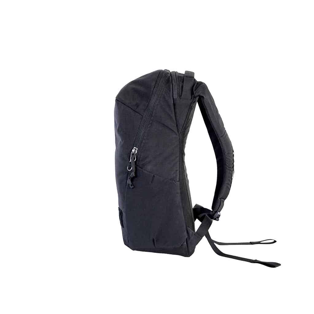 Evergoods Civic Half Zip 22L More-solid-than-normal straps and back panel.