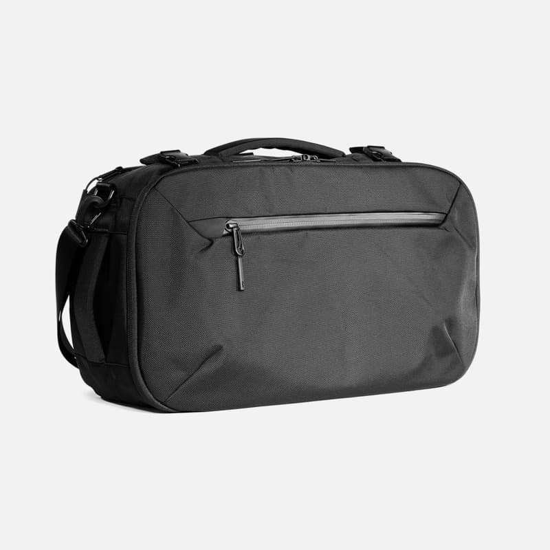 Aer Travel Duffel Solid, simple, clean looks (without sacrificing functionality)