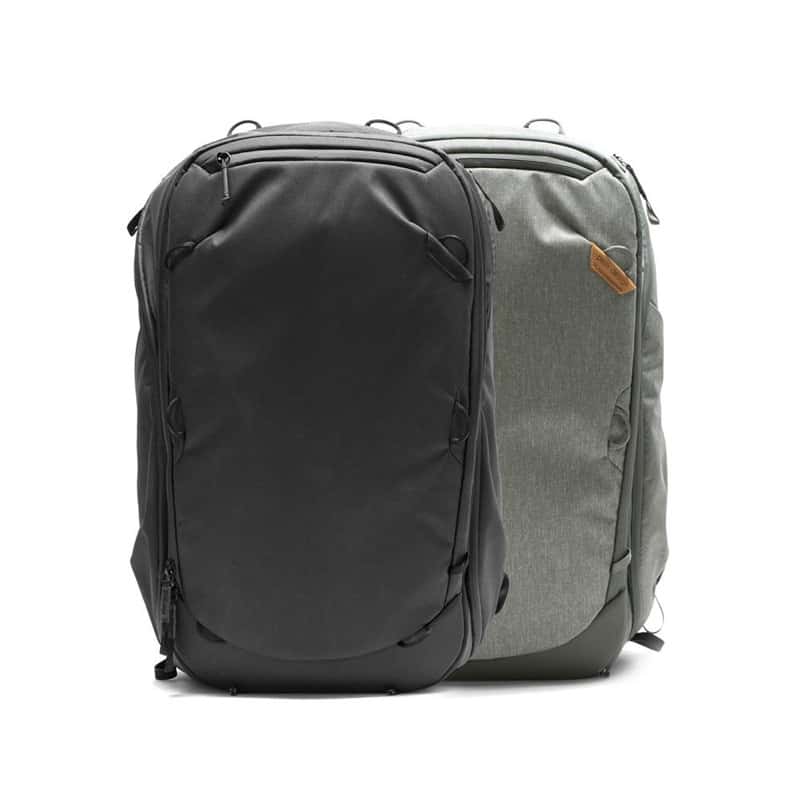 Peak Design Travel Bag Smooth looks and padding all around the bag makes for easy travel.
