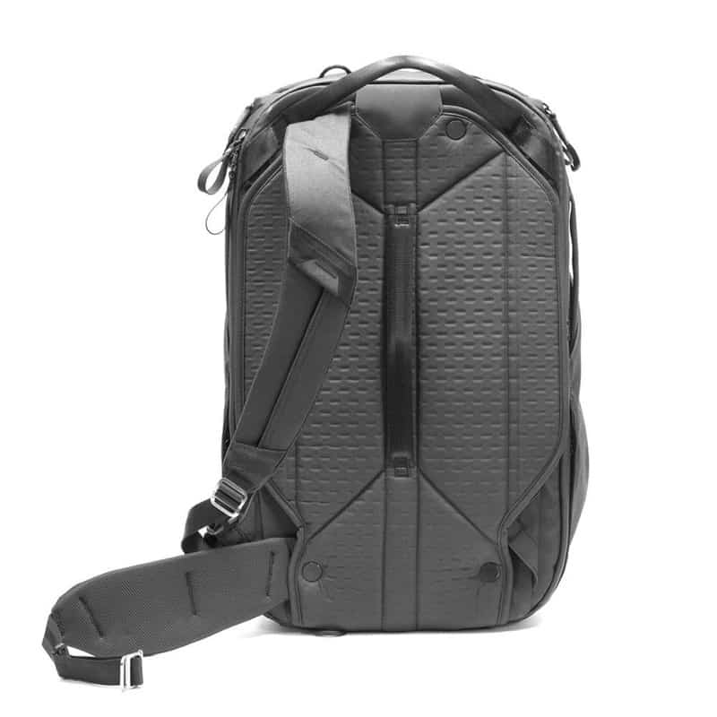 Peak Design Travel Bag Back panel speaks to the attention to the detail throughout this bag. Hideaway hip and shoulder straps. #magnets